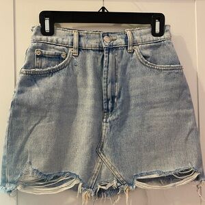 Zara denim mini skirt Size: small, great condition
